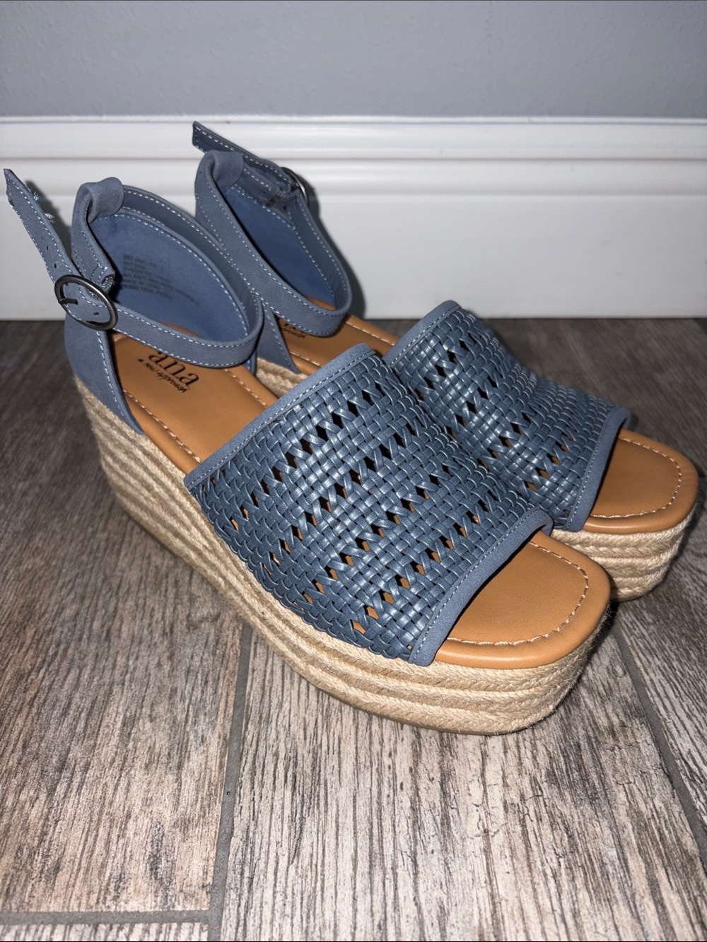 A.n.a Womens Lisa Wedge Denim Blue Sandals Espadrille Shoes SIZE 8 Worn 1x